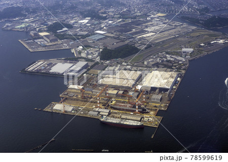 横須賀市の造船所付近を空撮 横須賀市の造船所付近を空撮 78599619