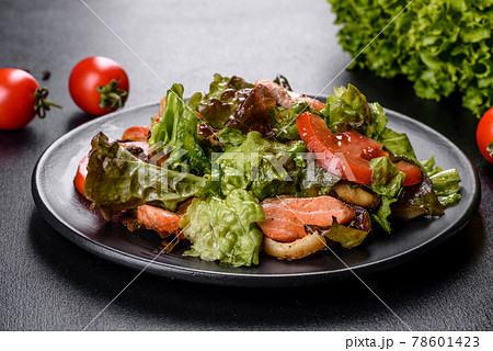 Delicious fresh salad with fish, cheese, tomatoes and lettuce leaves 78601423