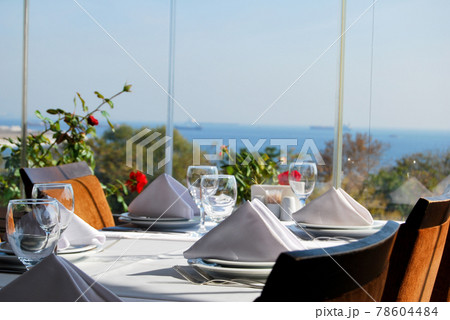 Ornate empty dining tables in a modern restaurant ready to serve 78604484