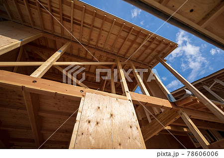 木造二階建て住宅の棟上げ　上棟 78606006