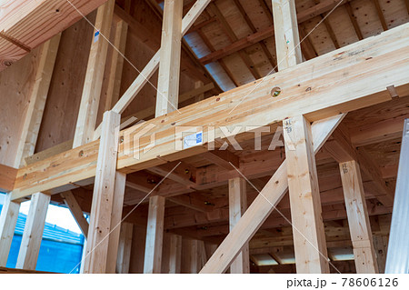 木造二階建て住宅の棟上げ　上棟 78606126