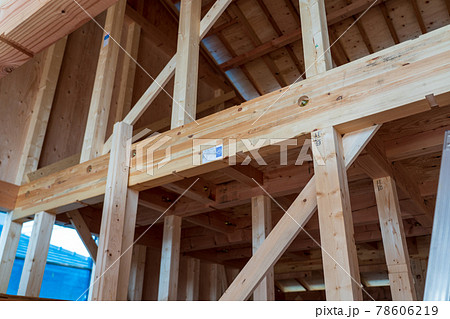 木造二階建て住宅の棟上げ　上棟 78606219