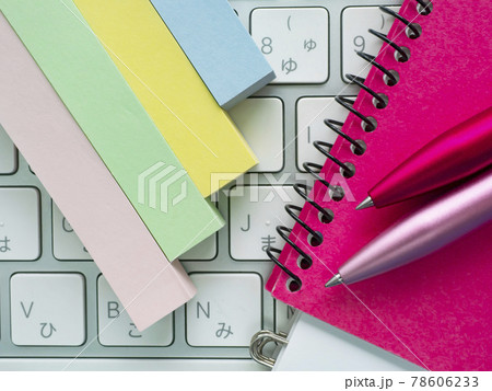 ビジネスイメージ・書類・キーボード・手帳・女性 ビジネスイメージ・書類・キーボード・手帳・女性 78606233
