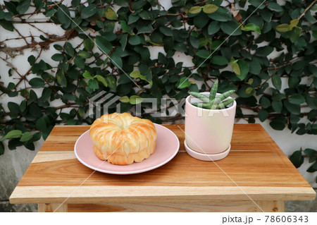 bread or custard bread, cream bread or butter bread 78606343