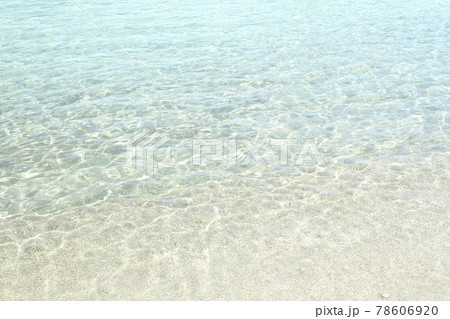 澄んだ水の浅瀬 澄んだ水の浅瀬 78606920