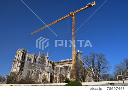 フランス・パリ、再建工事中のノートルダム大聖堂、2021年2月24日撮影。 78607463
