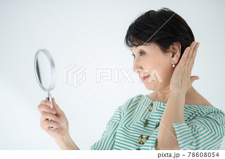 シニア女性　ヘアケア　美容　FAGA 78608054