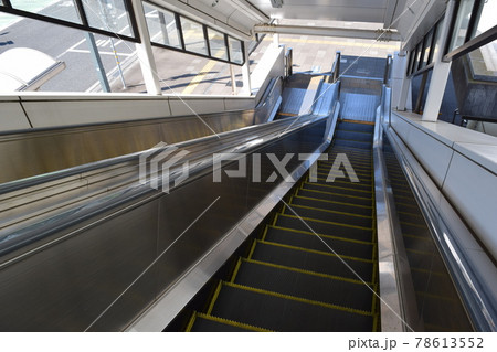 エスカレーター 鉄道駅構内 78613552