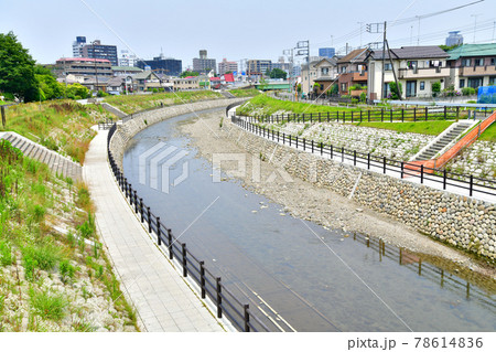 新堂橋／大栗川より下流(宝蔵橋)方面を望む(東京都多摩市)【2021.6】 78614836