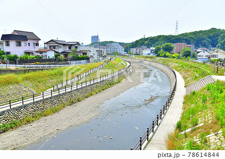 宝蔵橋/大栗川より上流方面を望む(東京都多摩市)【2021.6】 宝蔵橋/大栗川より上流方面を望む(東京都多摩市)【2021.6】 78614844