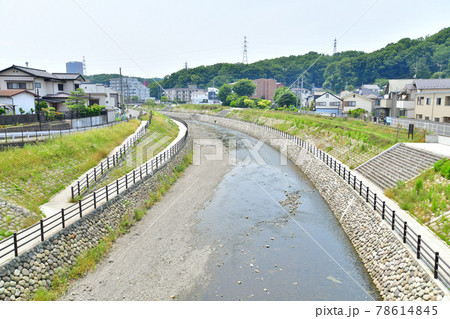宝蔵橋/大栗川より上流方面を望む(東京都多摩市)【2021.6】 宝蔵橋/大栗川より上流方面を望む(東京都多摩市)【2021.6】 78614845
