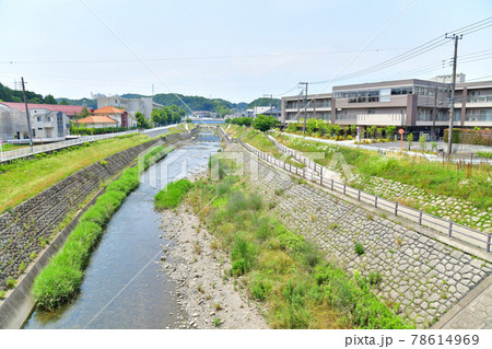 東寺方橋/大栗川より上流方面を望む(東京都多摩市)【2021.6】 東寺方橋/大栗川より上流方面を望む(東京都多摩市)【2021.6】 78614969