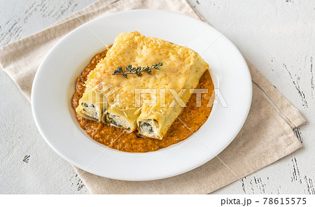 Spinach and Ricotta Cannelloni 78615575