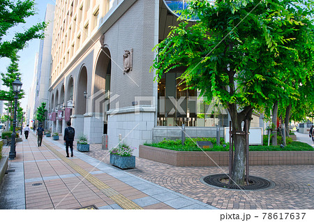 【兵庫県】6月・神戸旧居留地の通勤風景 78617637