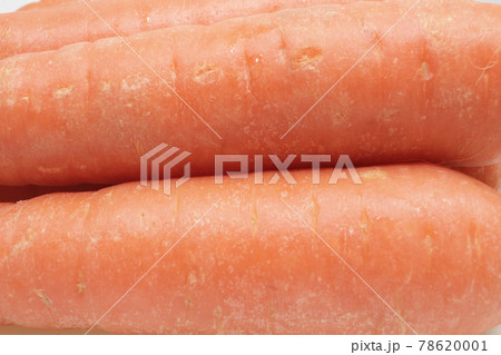 a close up of carrot on the white board a close up of carrot on the white board 78620001
