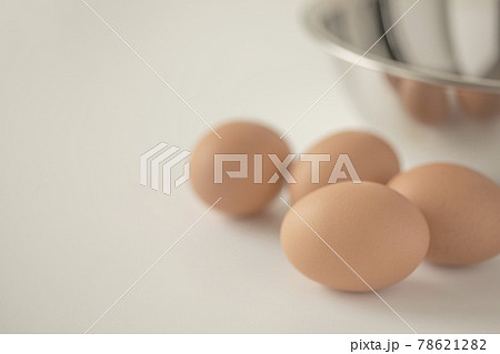 卵とステンレスボール 78621282