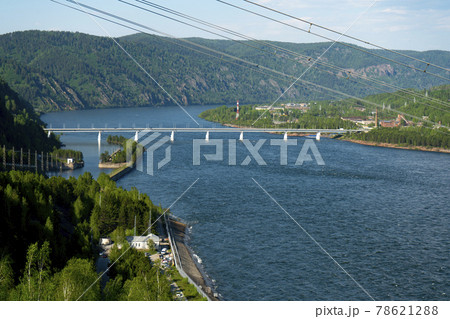 Long road bridge over the river in the highlands. 78621288