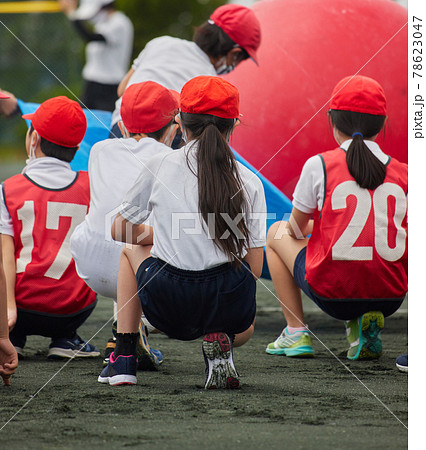 コロナ時期の小学校の運動会の様子 78623047