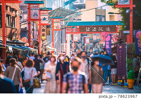 日本の東京都市景観 浅草寺・仲見世通りから「伝法院通」(伝法院通り)などを望む 日本の東京都市景観 浅草寺・仲見世通りから「伝法院通」(伝法院通り)などを望む 78623967
