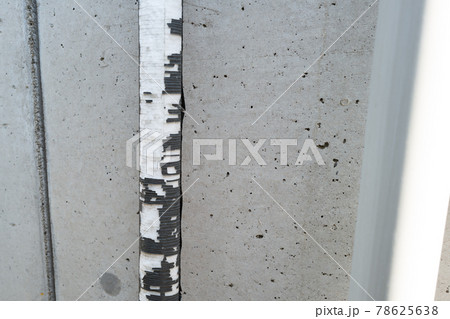 水道管の防寒材が経年劣化でボロボロ　リフォーム 78625638