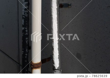 水道管の防寒材が経年劣化でボロボロ　リフォーム 78625639