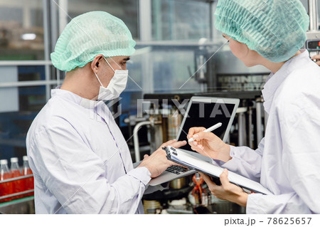 Quality control and food safety team inspection the product standard in the food and drink factory production line. 78625657