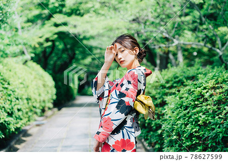 浴衣姿の女性　 78627599