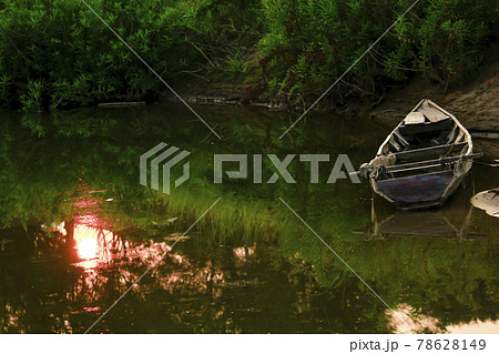 An old wooden boat on the bank 78628149