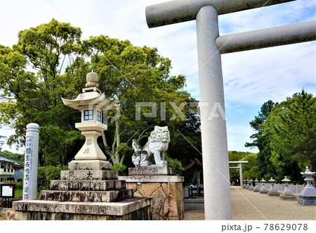 国生みの島・淡路島の石碑と伊弉諾神社入り口大鳥居一部と狛犬 国生みの島・淡路島の石碑と伊弉諾神社入り口大鳥居一部と狛犬 78629078