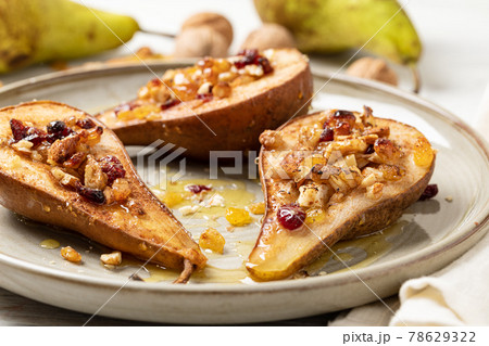 Sweet baked pears with honey 78629322