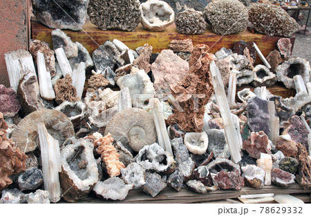 Traditional moroccan souvenirs on souk in Essaouira, Morocco, Africa Traditional moroccan souvenirs on souk in Essaouira, Morocco, Africa 78629332