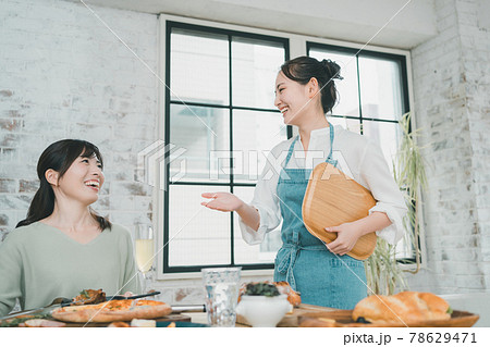 飲食店女性スタッフ 飲食店女性スタッフ 78629471