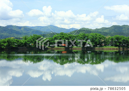 梅雨の中休みの平ノ沢池 78632505
