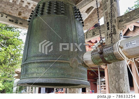 初夏の出羽三山神社 鐘楼と大鐘 山形県鶴岡市 初夏の出羽三山神社 鐘楼と大鐘 山形県鶴岡市 78633254