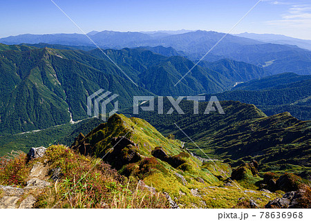 秋空と山並み(谷川岳頂上) 秋空と山並み(谷川岳頂上) 78636968