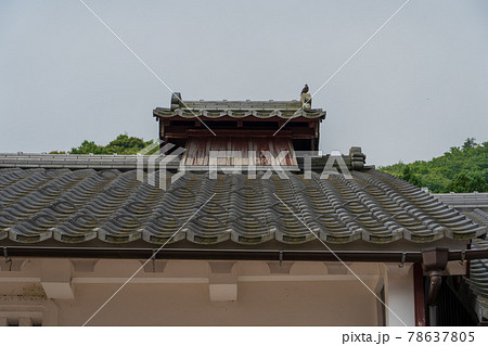 和瓦　ずれた瓦　雨漏りの原因 78637805