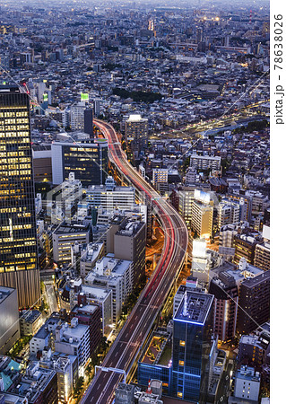 灯りがつき始めた夕暮れの東京の景色 灯りがつき始めた夕暮れの東京の景色 78638026