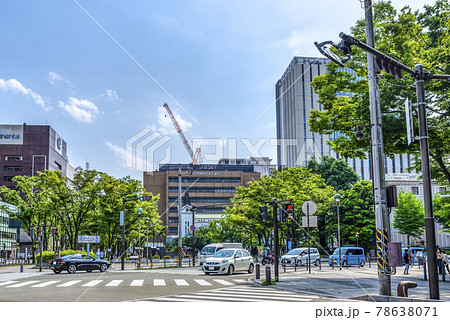 横浜みなとみらいの都市風景 開港広場前交差点 横浜みなとみらいの都市風景 開港広場前交差点 78638071
