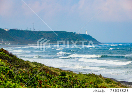 遠州灘の波 御前崎海岸(御前崎ロングビーチ)から御前埼灯台 遠州灘の波 御前崎海岸(御前崎ロングビーチ)から御前埼灯台 78638323