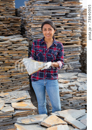 Hispanic woman worker posing with natural stone tile 78640905