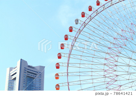 横浜ランドマークタワーと大観覧車の風景 横浜ランドマークタワーと大観覧車の風景 78641421
