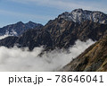 絶景の秋　北アルプス五竜岳と鹿島槍ヶ岳　初冠雪 78646041