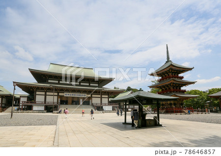 千葉県　成田市　成田山新勝寺　大本堂と三重塔 78646857