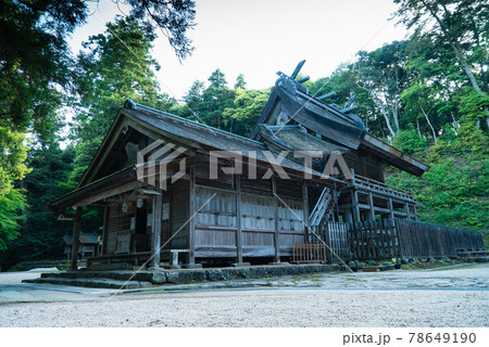 国宝の神魂神社の全景 78649190