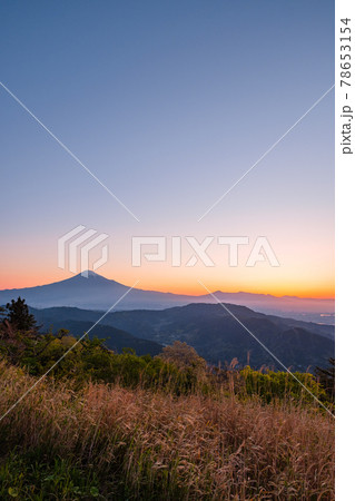 浜石岳から望む富士山（夜明け） 78653154