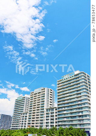 爽やかな青空とマンション街 爽やかな青空とマンション街 78653477