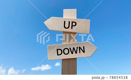 道しるべと青空_2方向_真ん中_UPとDOWN文字入り 道しるべと青空_2方向_真ん中_UPとDOWN文字入り 78654538