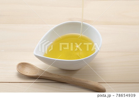 新鮮で美味しいオリーブオイル 新鮮で美味しいオリーブオイル 78654939