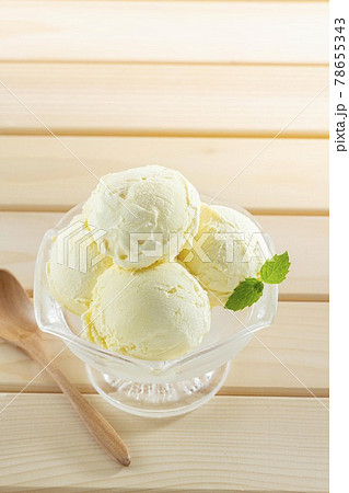 新鮮な牛乳で作った甘くて美味しいアイスクリーム 78655343
