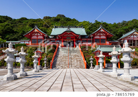 絶景の海岸線に建つ福徳稲荷神社 山口県下関市 絶景の海岸線に建つ福徳稲荷神社 山口県下関市 78655769